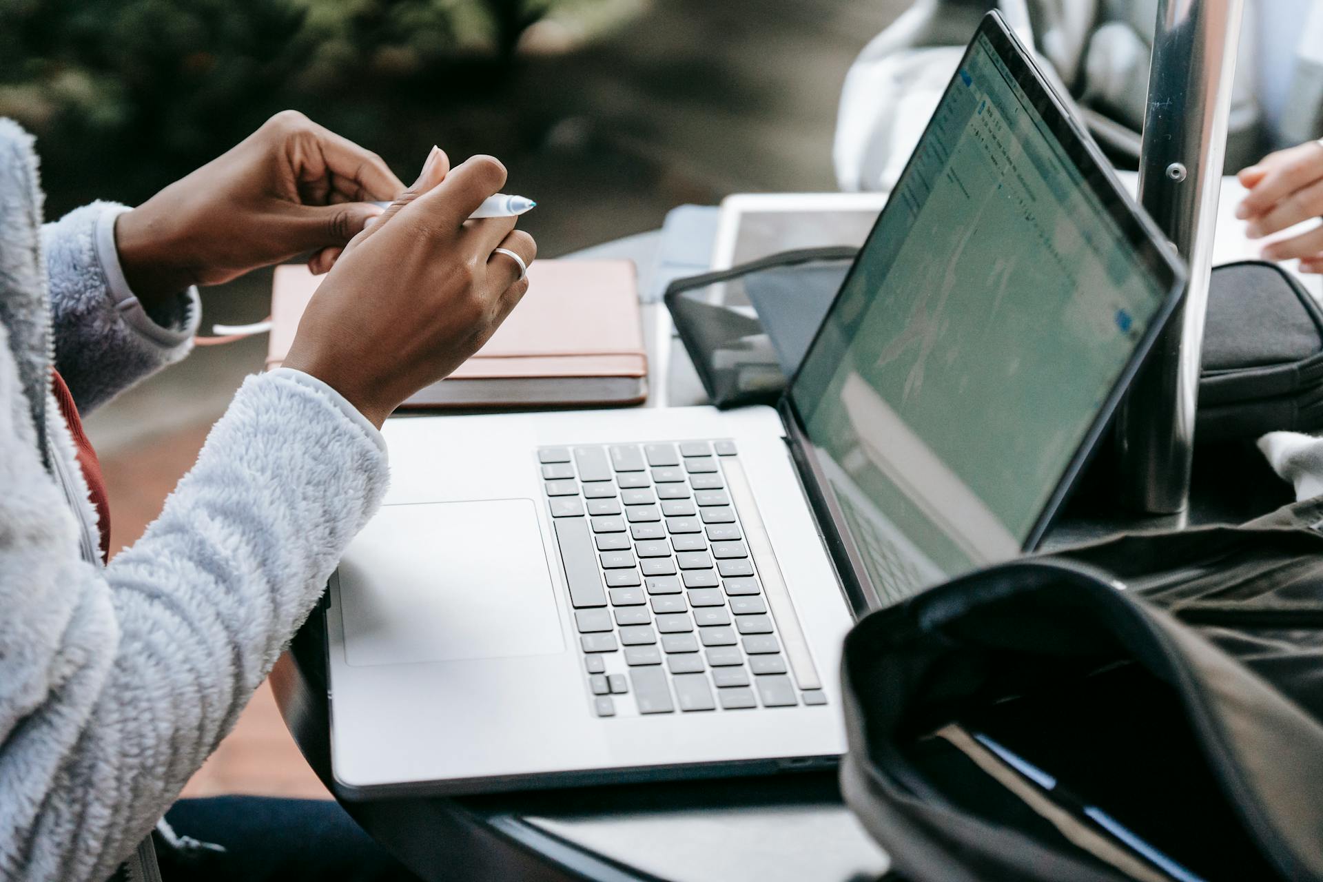 Informe de alabanza: La meditación en la palabra de dios condujo a una solicitud de empleo exitosa