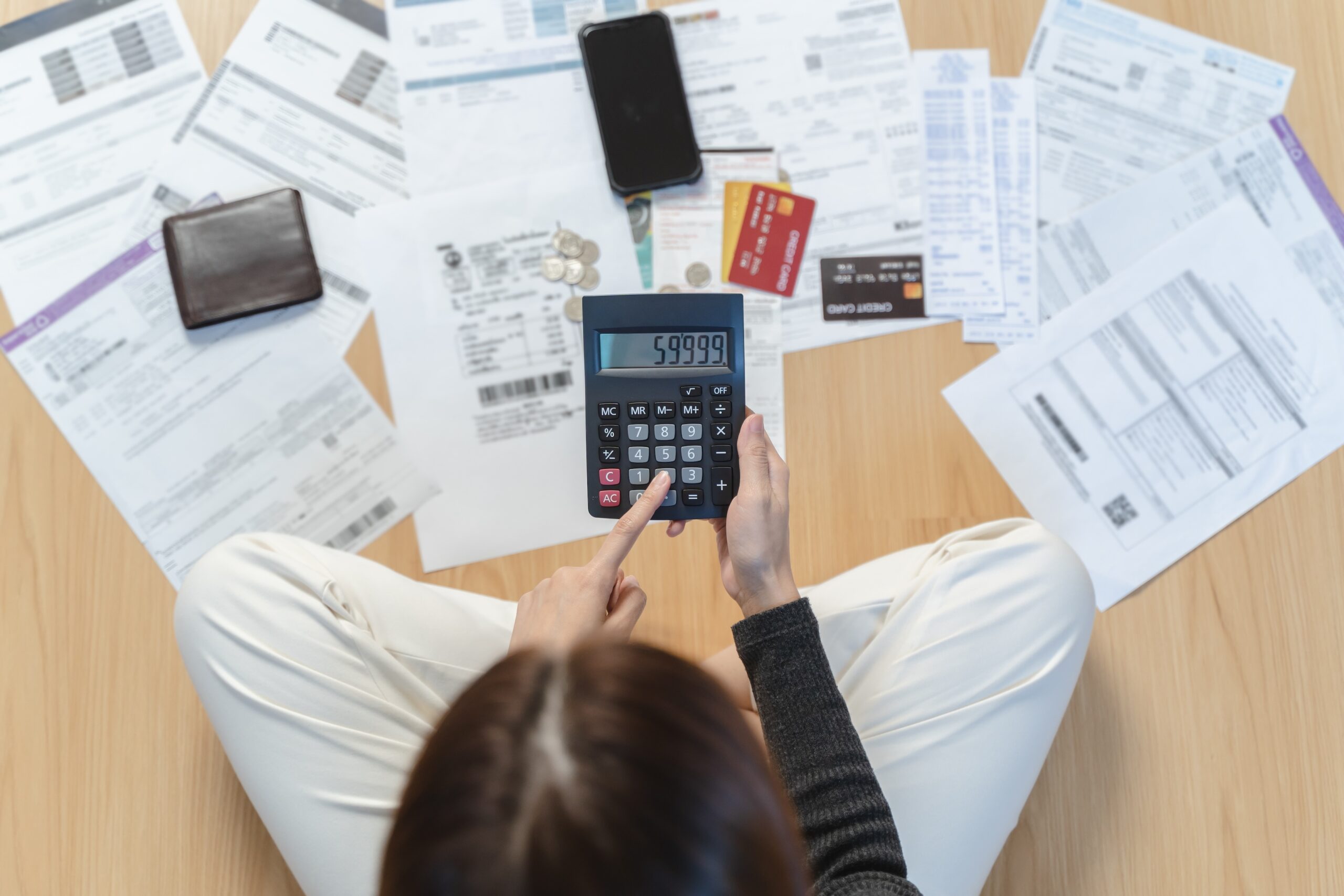 Schulden bezahlt und Versorgung und Gunst bei der Arbeit erlebt